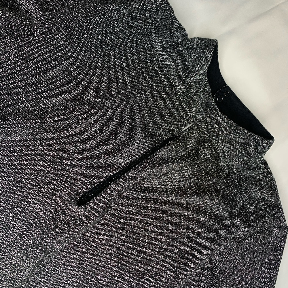 Low-Cut Short Top Black Glittery Long Sleeves. - Picture 7 of 8